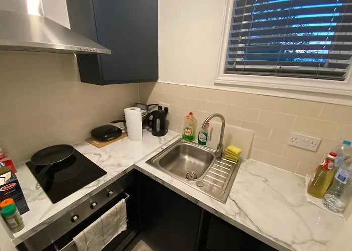 Small Single Room Walking Distance To Hove Station