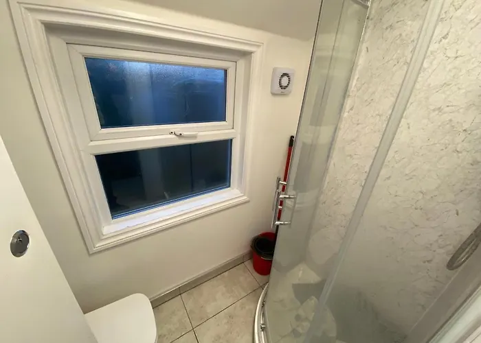 Small Single Room Walking Distance To Hove Station