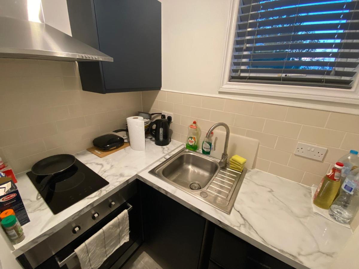 Small Single Walking Distance To Station