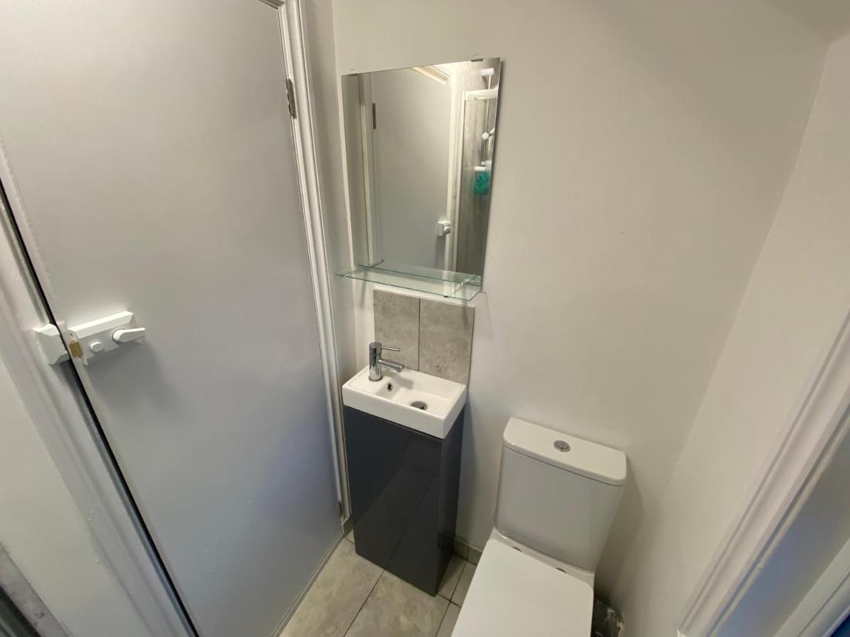 Homestay Small Single Walking Distance To Station