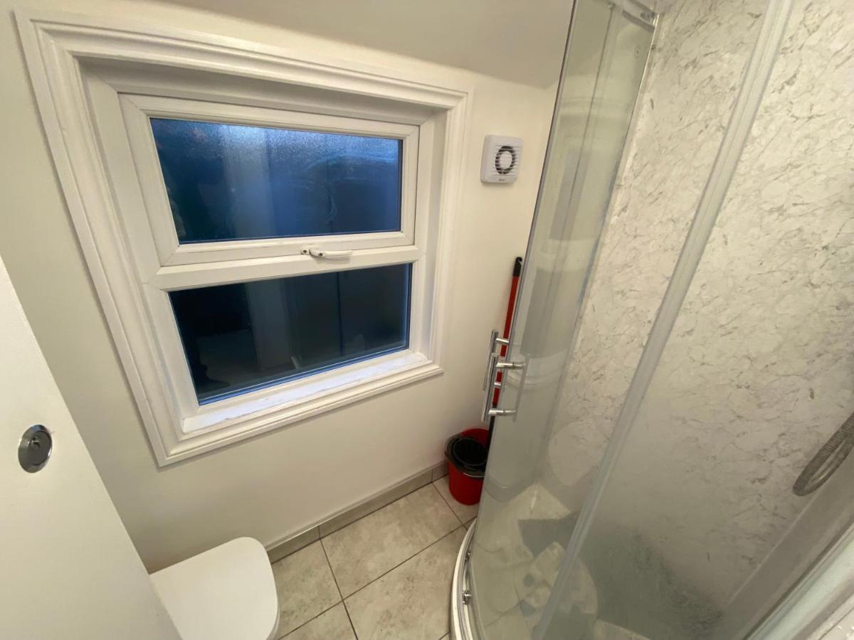 Small Single Walking Distance To Station Homestay *