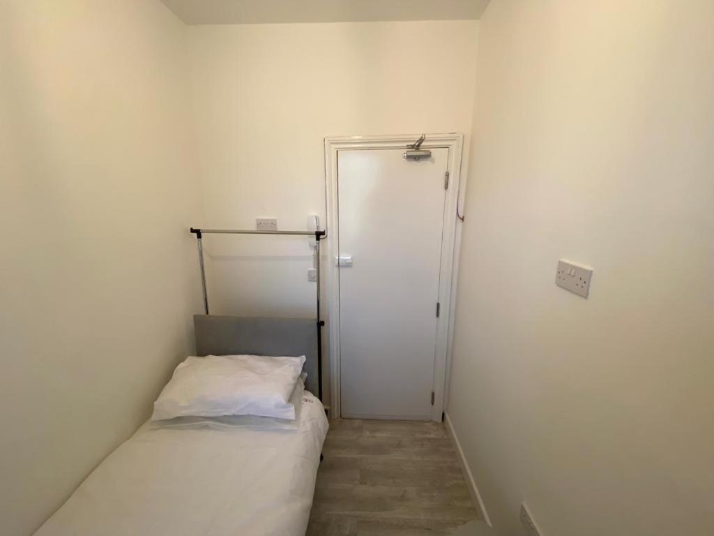 Homestay Small Single Walking Distance To Station